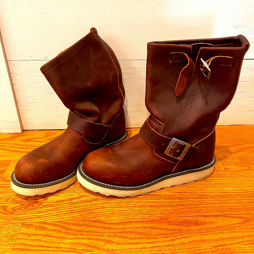 Perfect condition, only worn once, discontinued Red Wing engineer boots